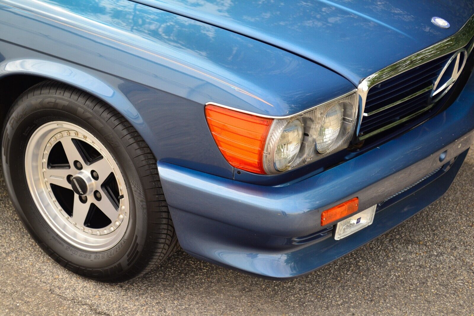 Mercedes-Benz-SL-Class-1984-Convertible-11