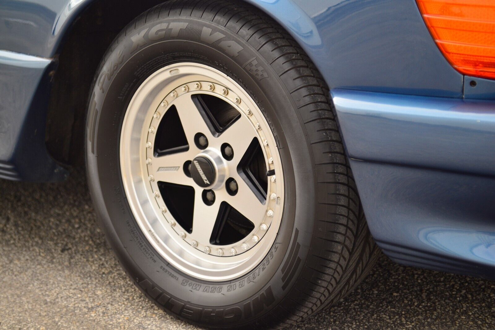 Mercedes-Benz-SL-Class-1984-Convertible-12