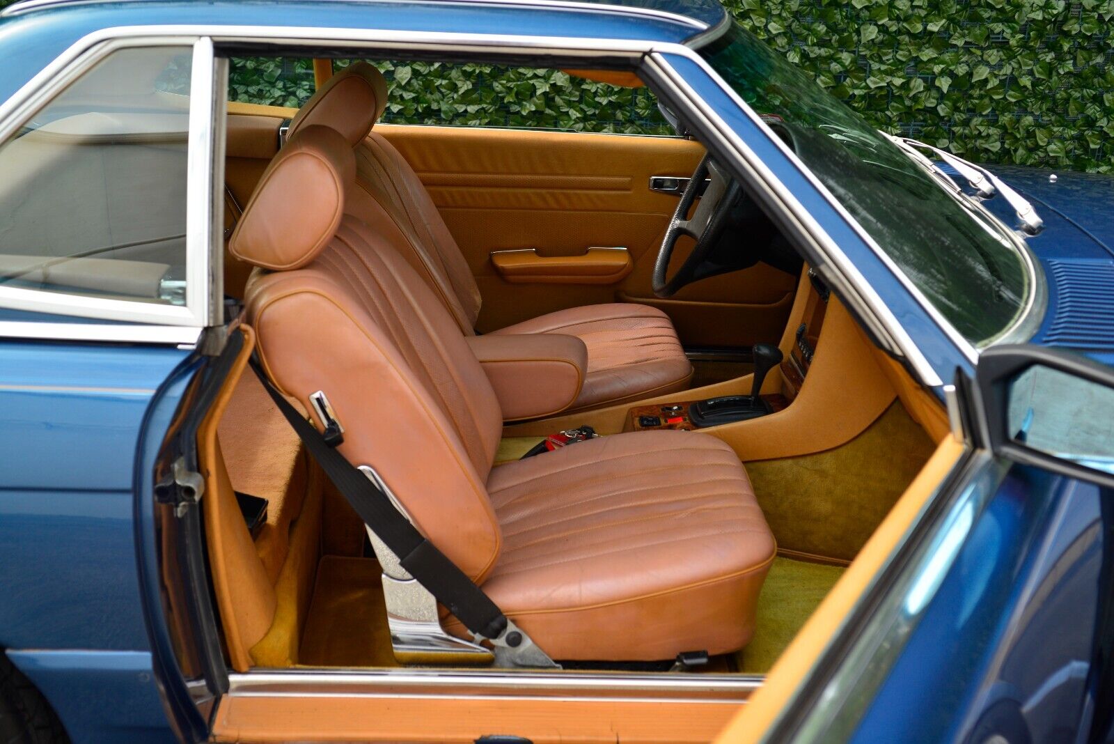 Mercedes-Benz-SL-Class-1984-Convertible-15