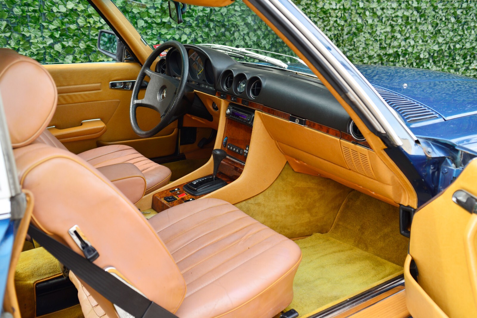 Mercedes-Benz-SL-Class-1984-Convertible-17