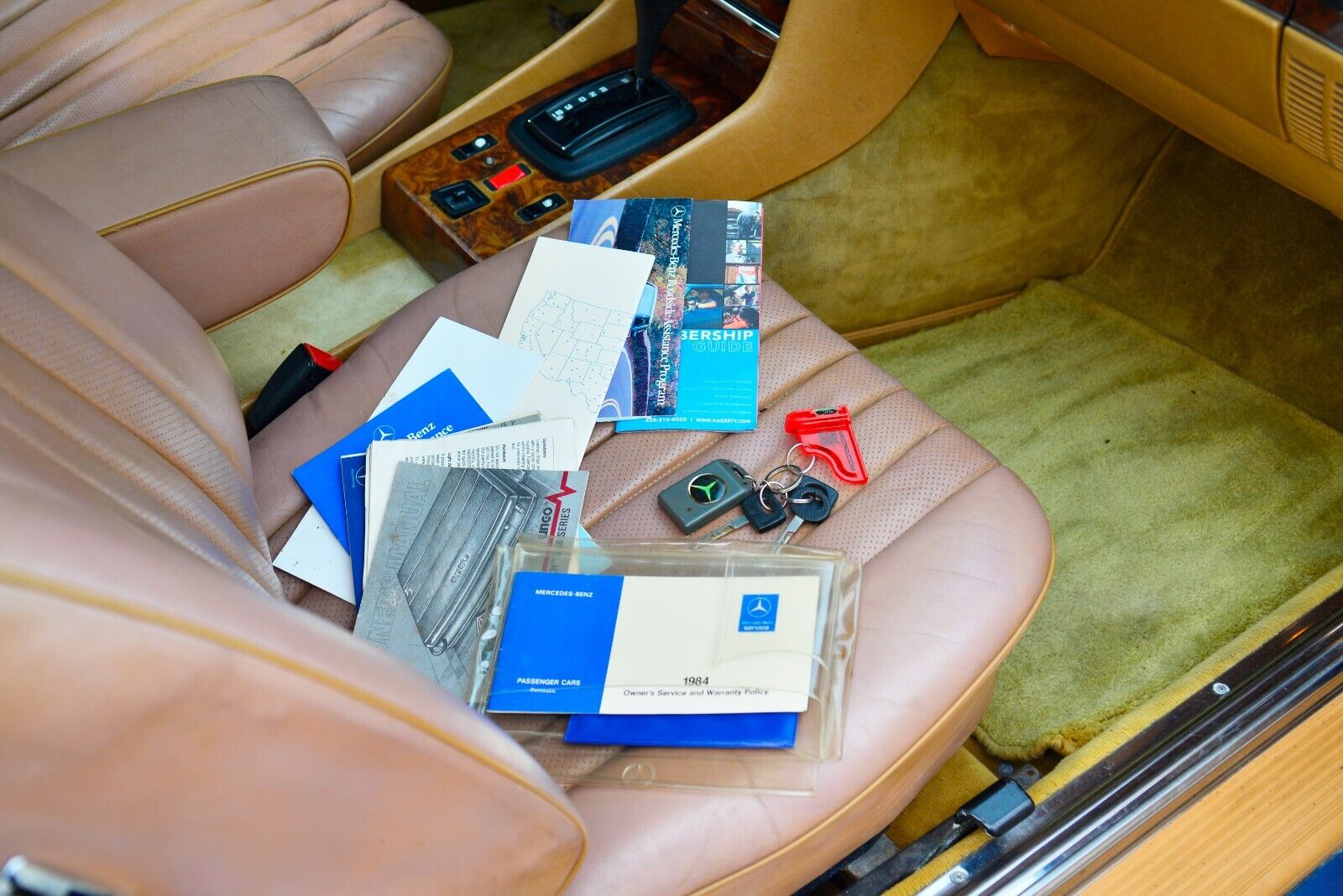 Mercedes-Benz-SL-Class-1984-Convertible-19