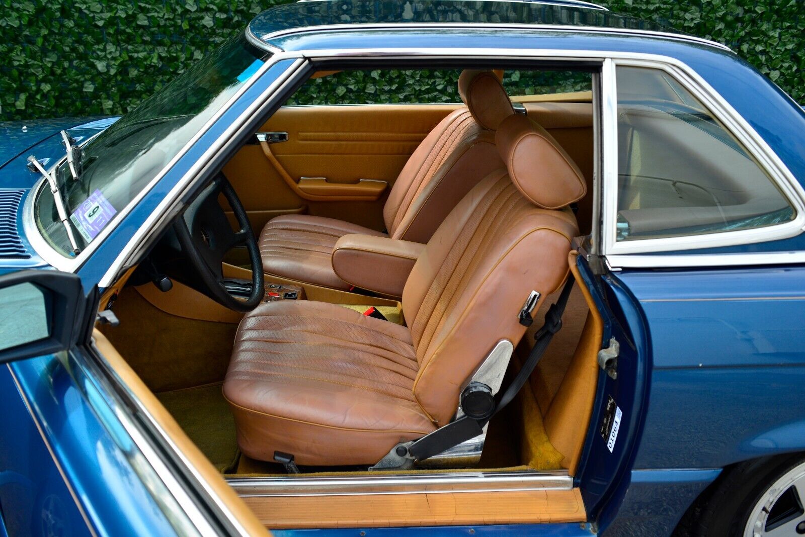 Mercedes-Benz-SL-Class-1984-Convertible-21
