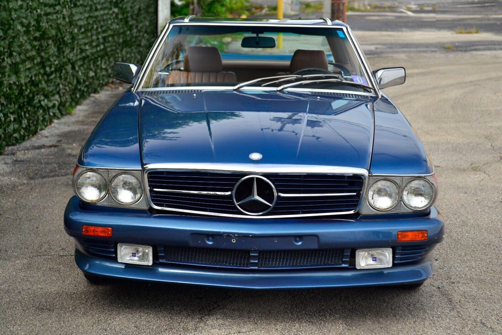 Mercedes-Benz-SL-Class-1984-Convertible-28