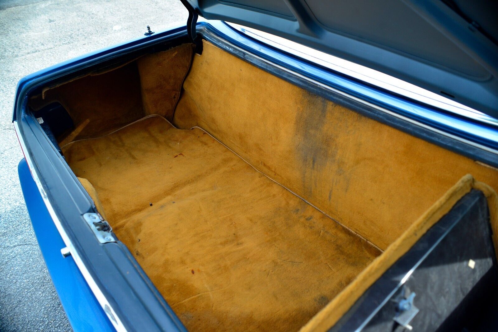 Mercedes-Benz-SL-Class-1984-Convertible-29