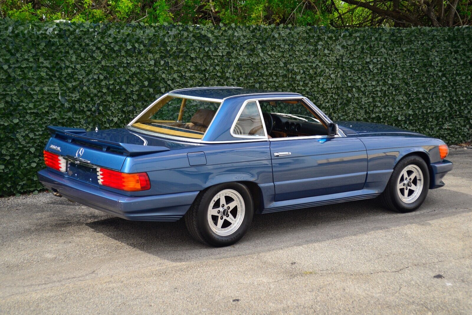 Mercedes-Benz-SL-Class-1984-Convertible-3