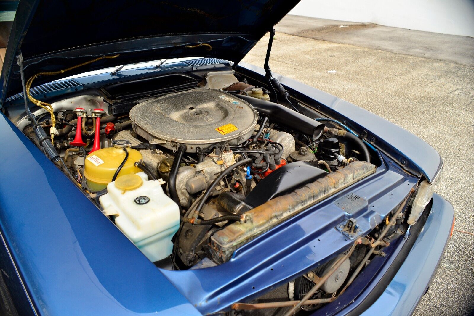 Mercedes-Benz-SL-Class-1984-Convertible-32