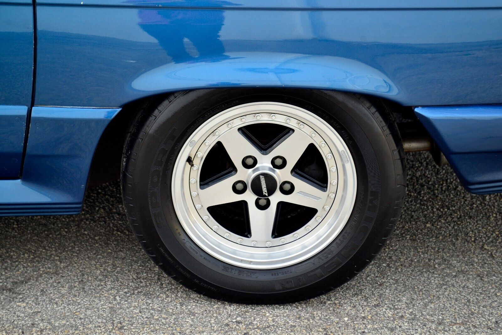 Mercedes-Benz-SL-Class-1984-Convertible-34