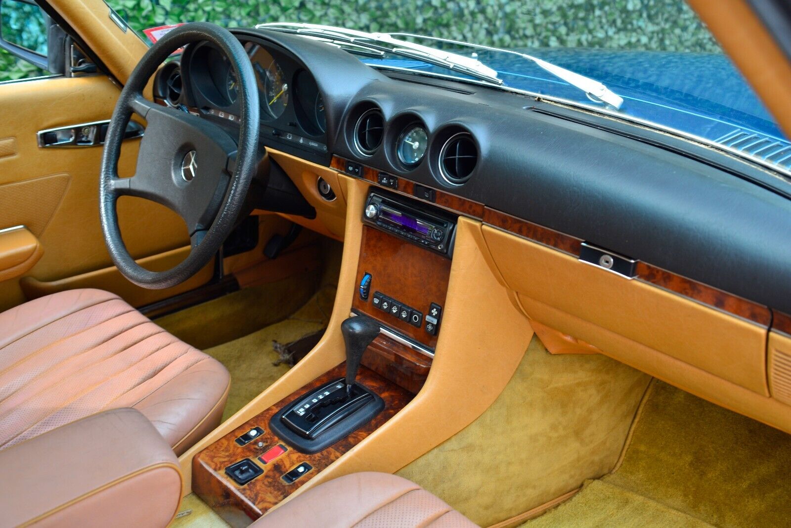 Mercedes-Benz-SL-Class-1984-Convertible-36