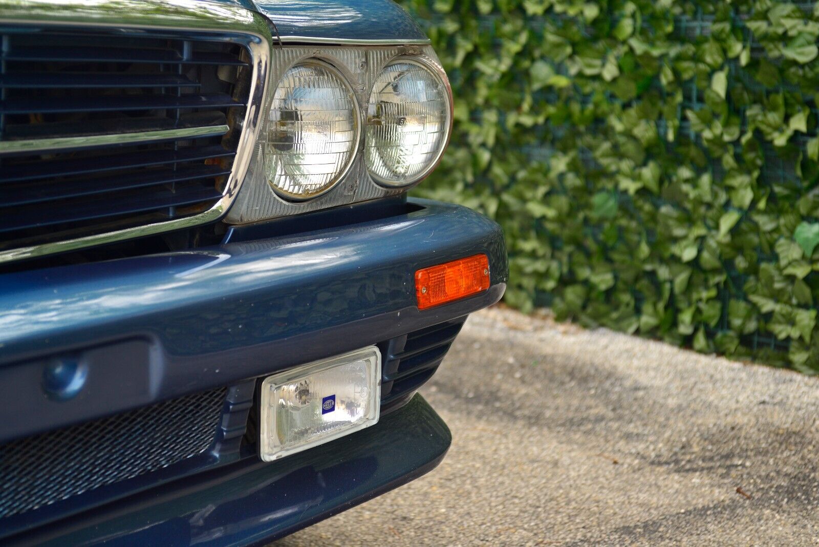 Mercedes-Benz-SL-Class-1984-Convertible-37