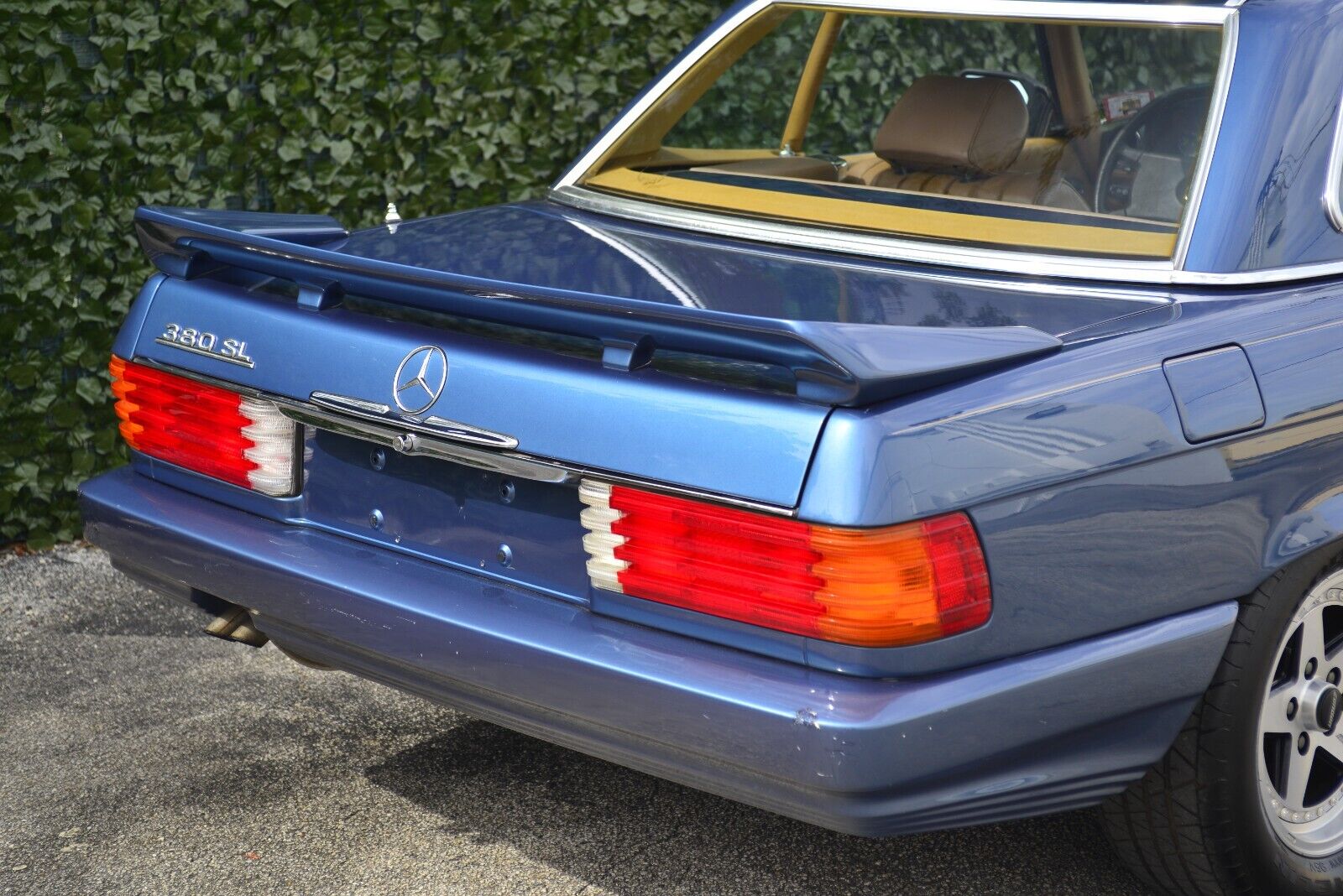 Mercedes-Benz-SL-Class-1984-Convertible-4