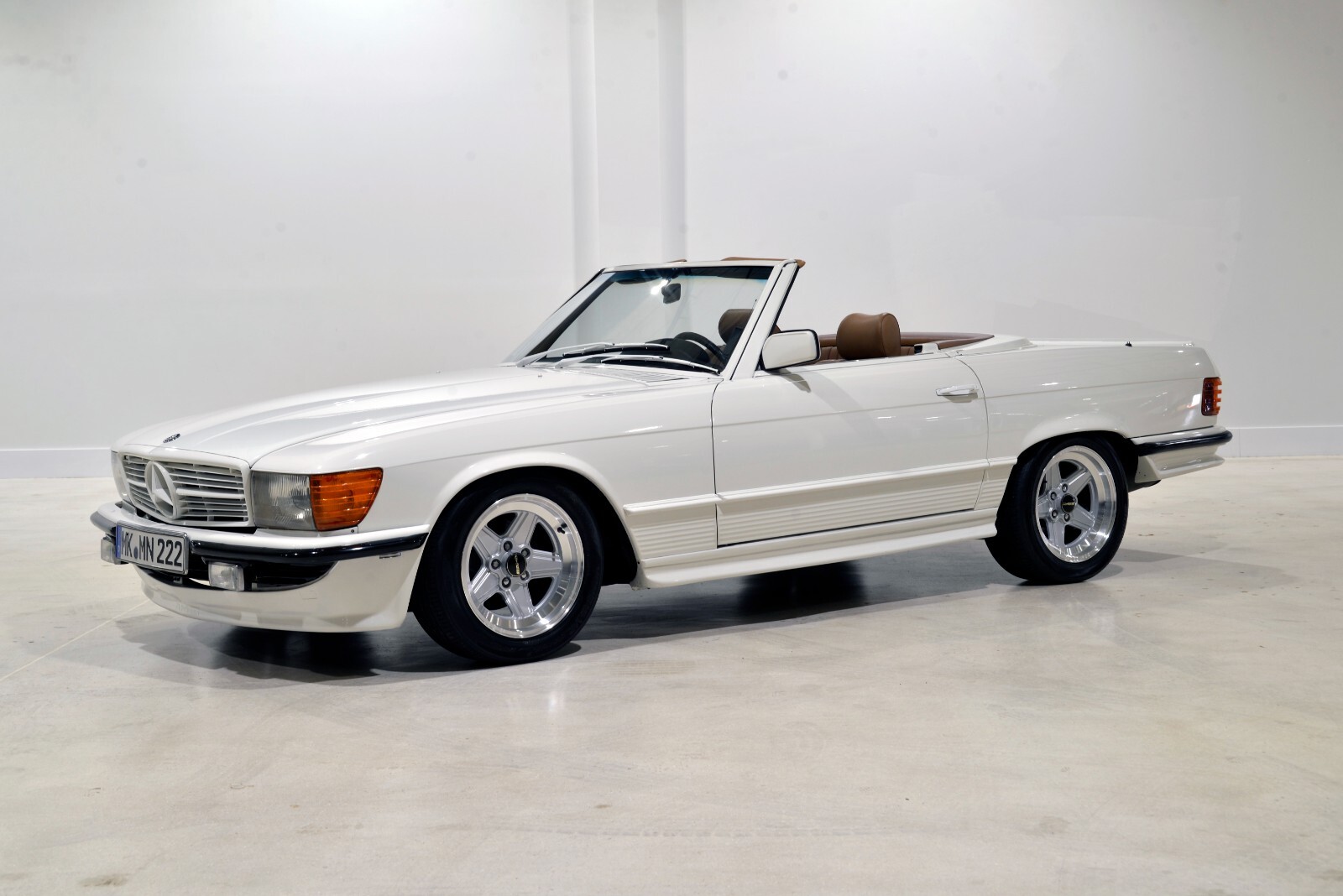Mercedes-Benz-SL-Class-1985-Convertible-1