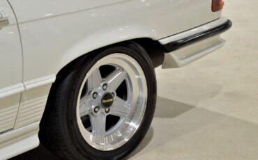 Mercedes-Benz-SL-Class-1985-Convertible-10