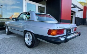 Mercedes-Benz-SL-Class-1985-Convertible-11