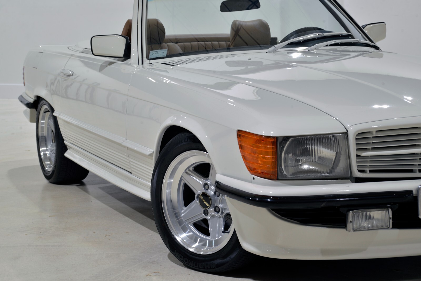 Mercedes-Benz-SL-Class-1985-Convertible-14