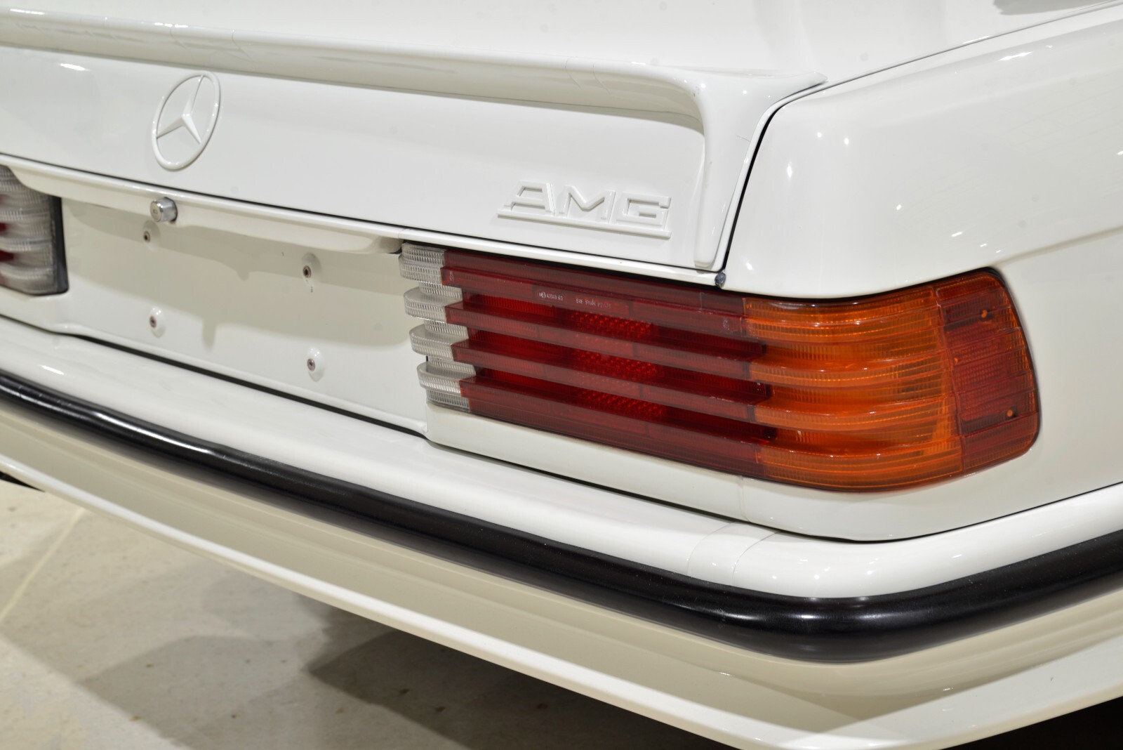 Mercedes-Benz-SL-Class-1985-Convertible-17