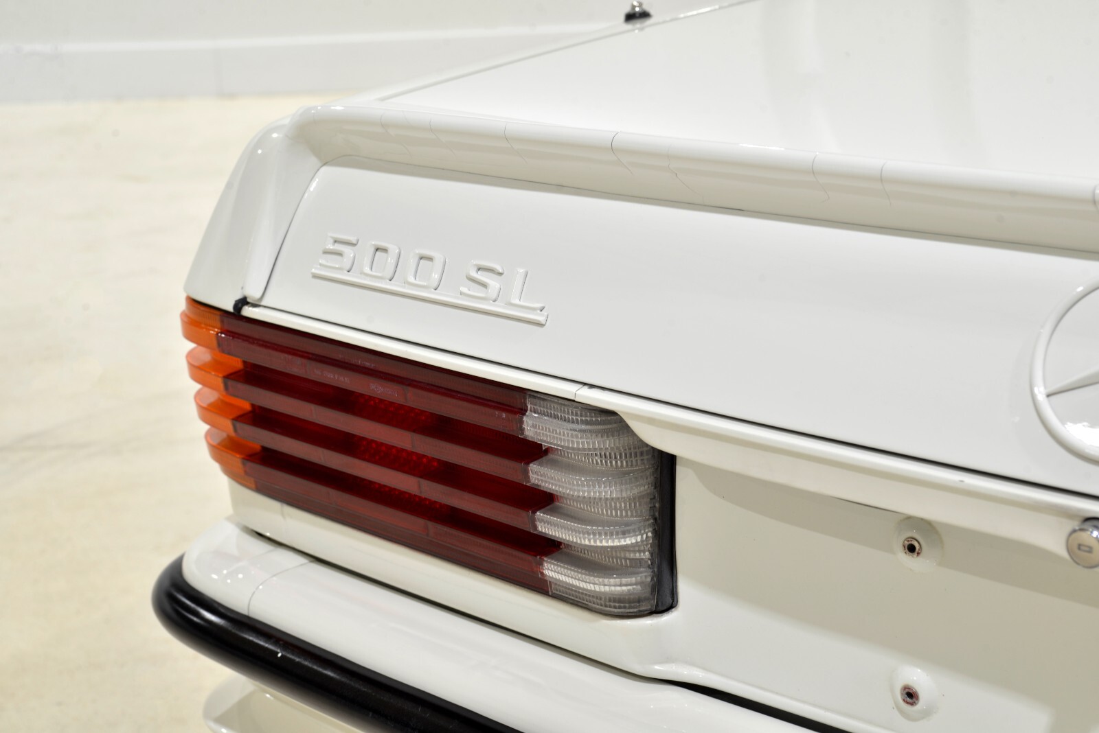 Mercedes-Benz-SL-Class-1985-Convertible-18