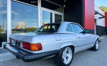 Mercedes-Benz-SL-Class-1985-Convertible-2