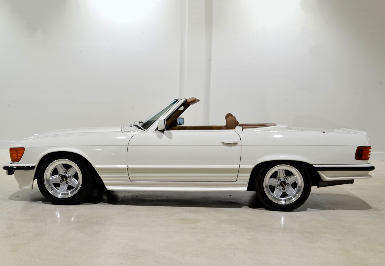 Mercedes-Benz-SL-Class-1985-Convertible-2