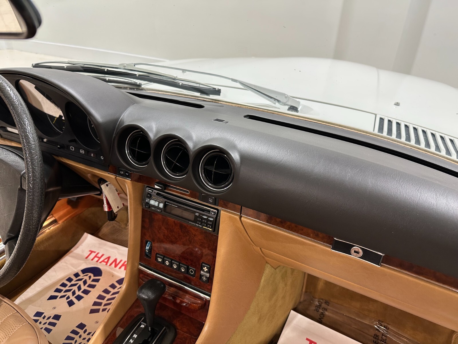 Mercedes-Benz-SL-Class-1985-Convertible-25