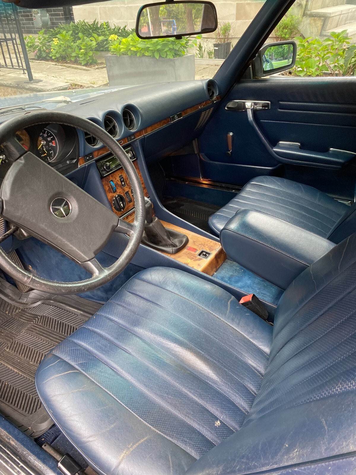 Mercedes-Benz-SL-Class-1985-Convertible-3