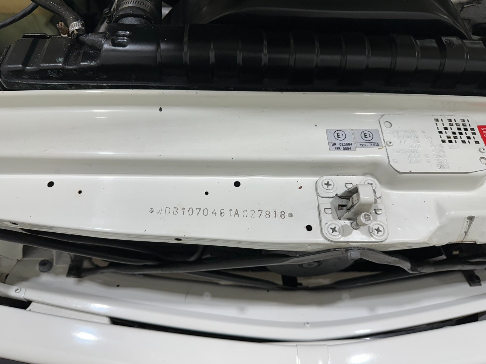 Mercedes-Benz-SL-Class-1985-Convertible-33