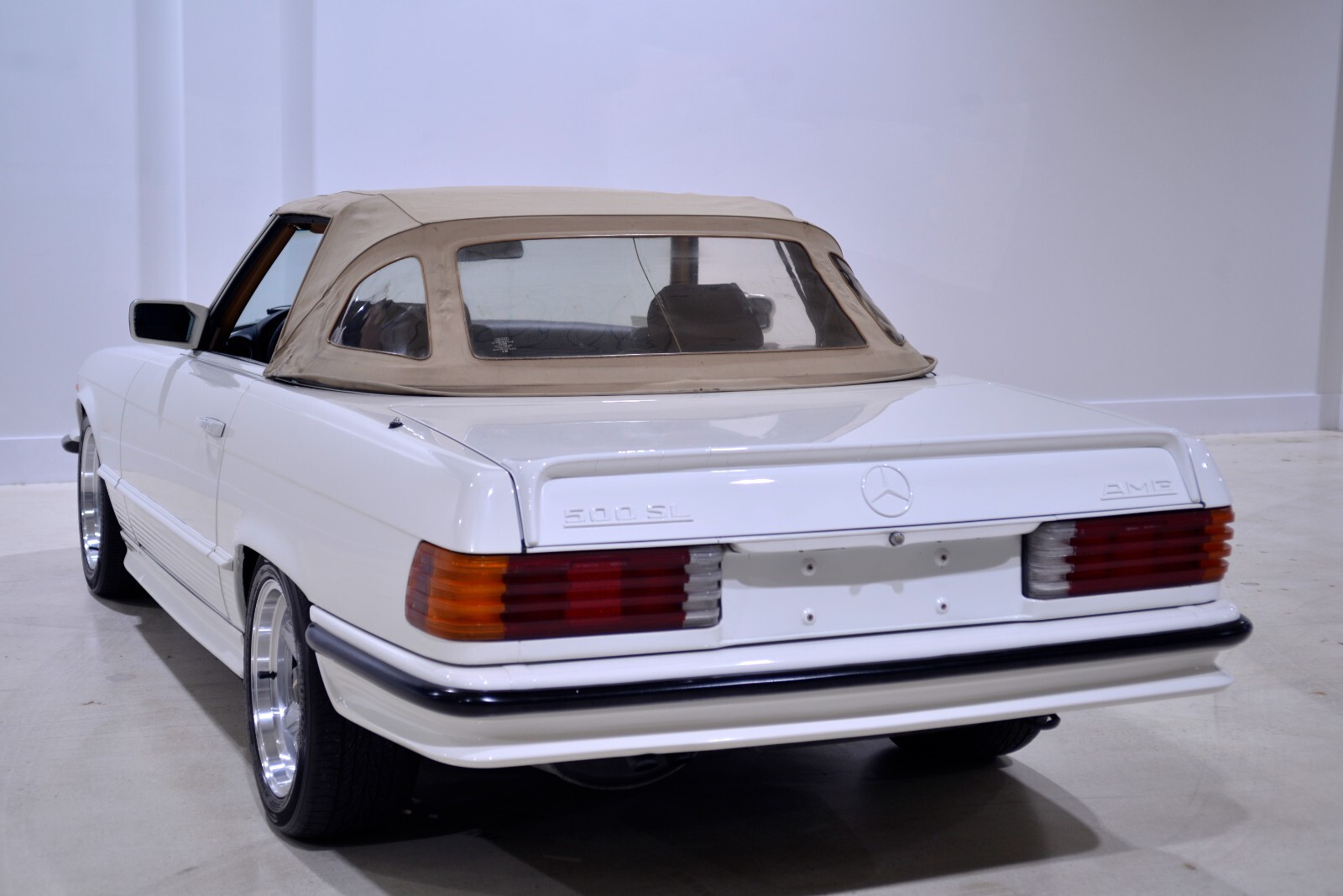 Mercedes-Benz-SL-Class-1985-Convertible-36