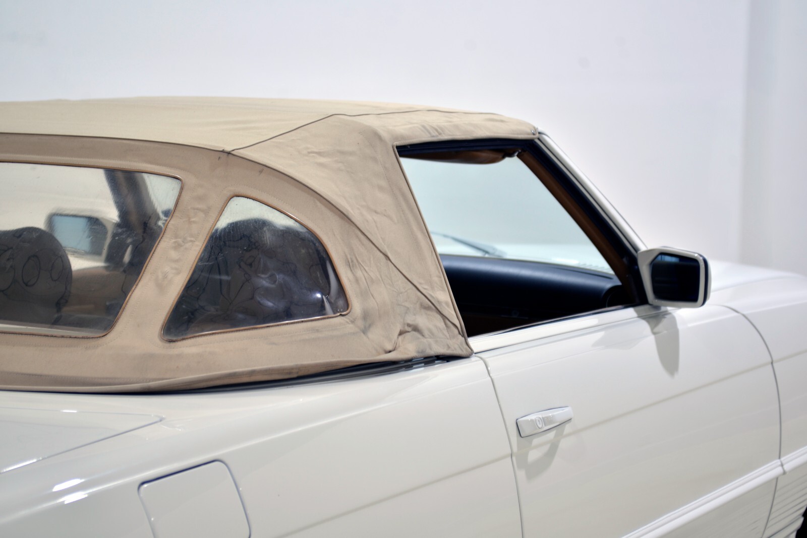 Mercedes-Benz-SL-Class-1985-Convertible-37