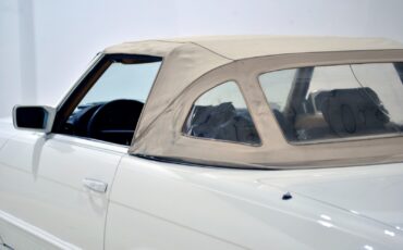 Mercedes-Benz-SL-Class-1985-Convertible-38