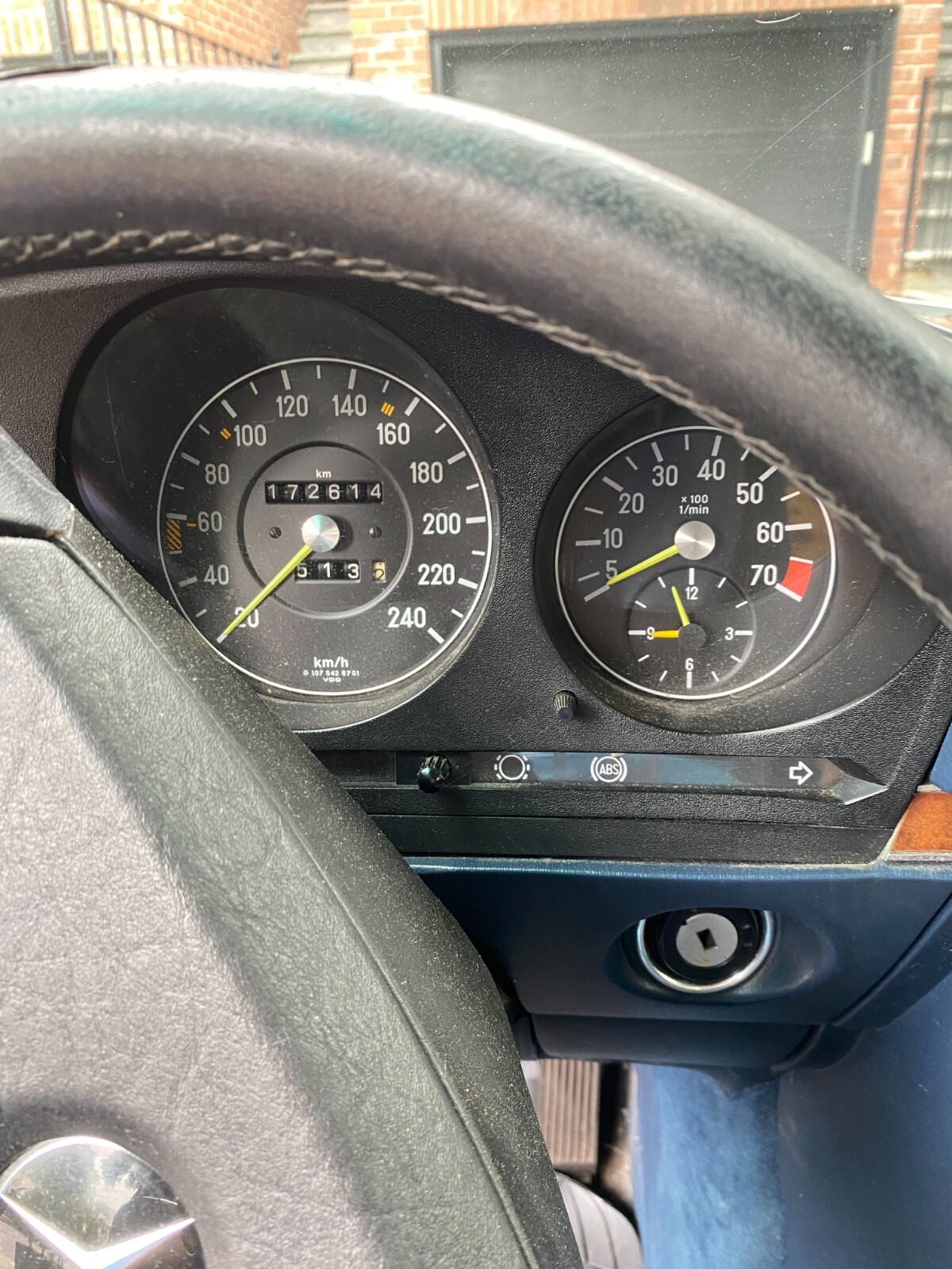 Mercedes-Benz-SL-Class-1985-Convertible-4