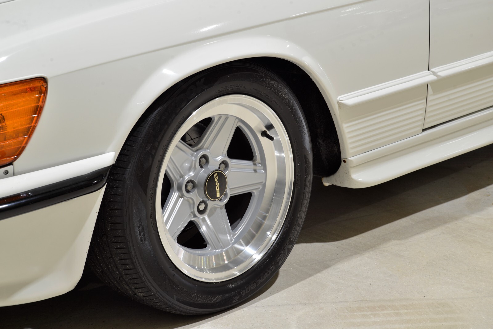 Mercedes-Benz-SL-Class-1985-Convertible-9