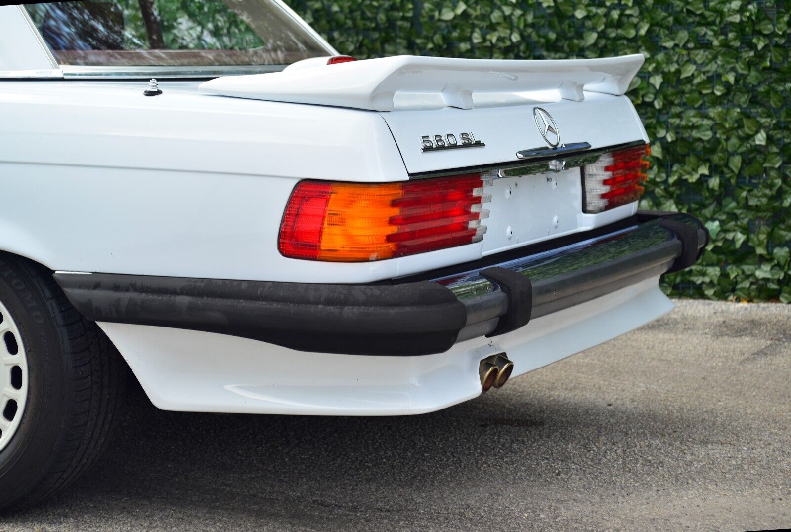 Mercedes-Benz-SL-Class-1986-Convertible-12