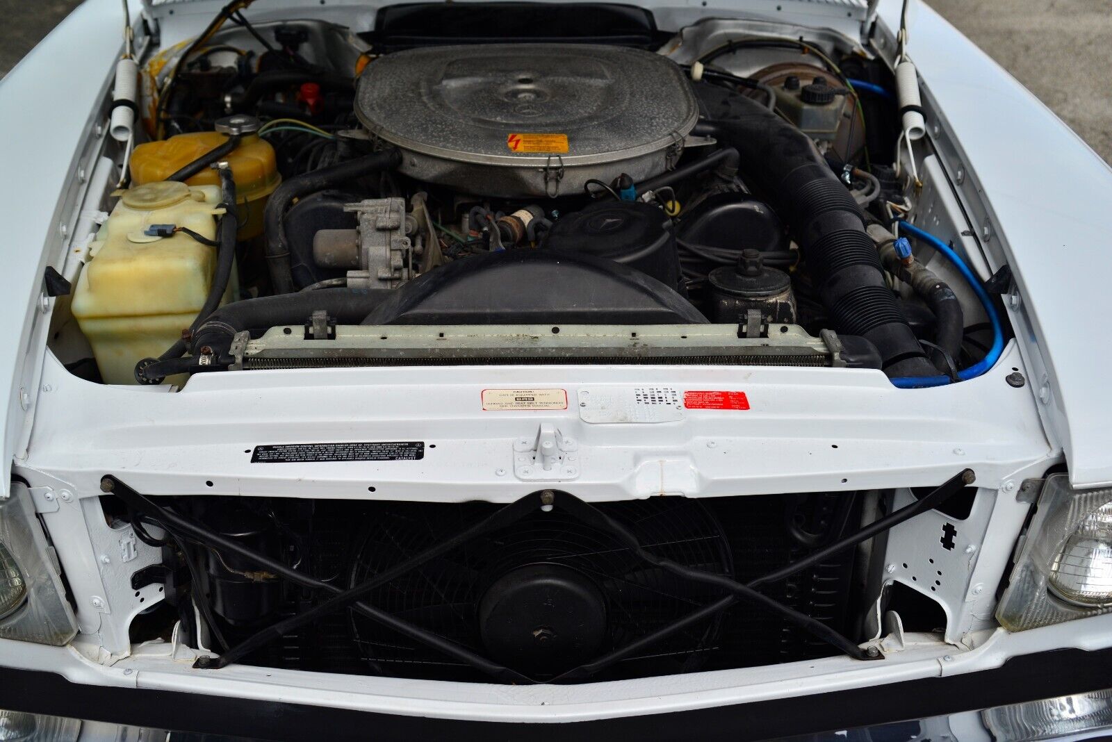 Mercedes-Benz-SL-Class-1986-Convertible-24