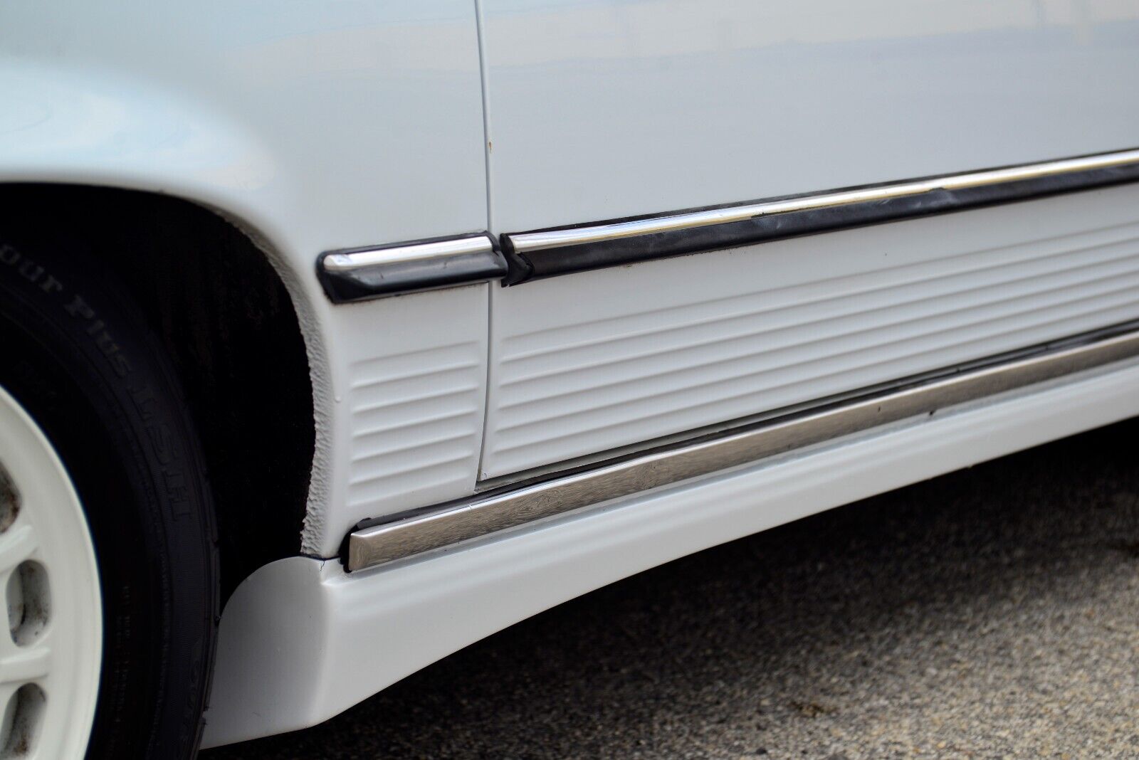 Mercedes-Benz-SL-Class-1986-Convertible-27