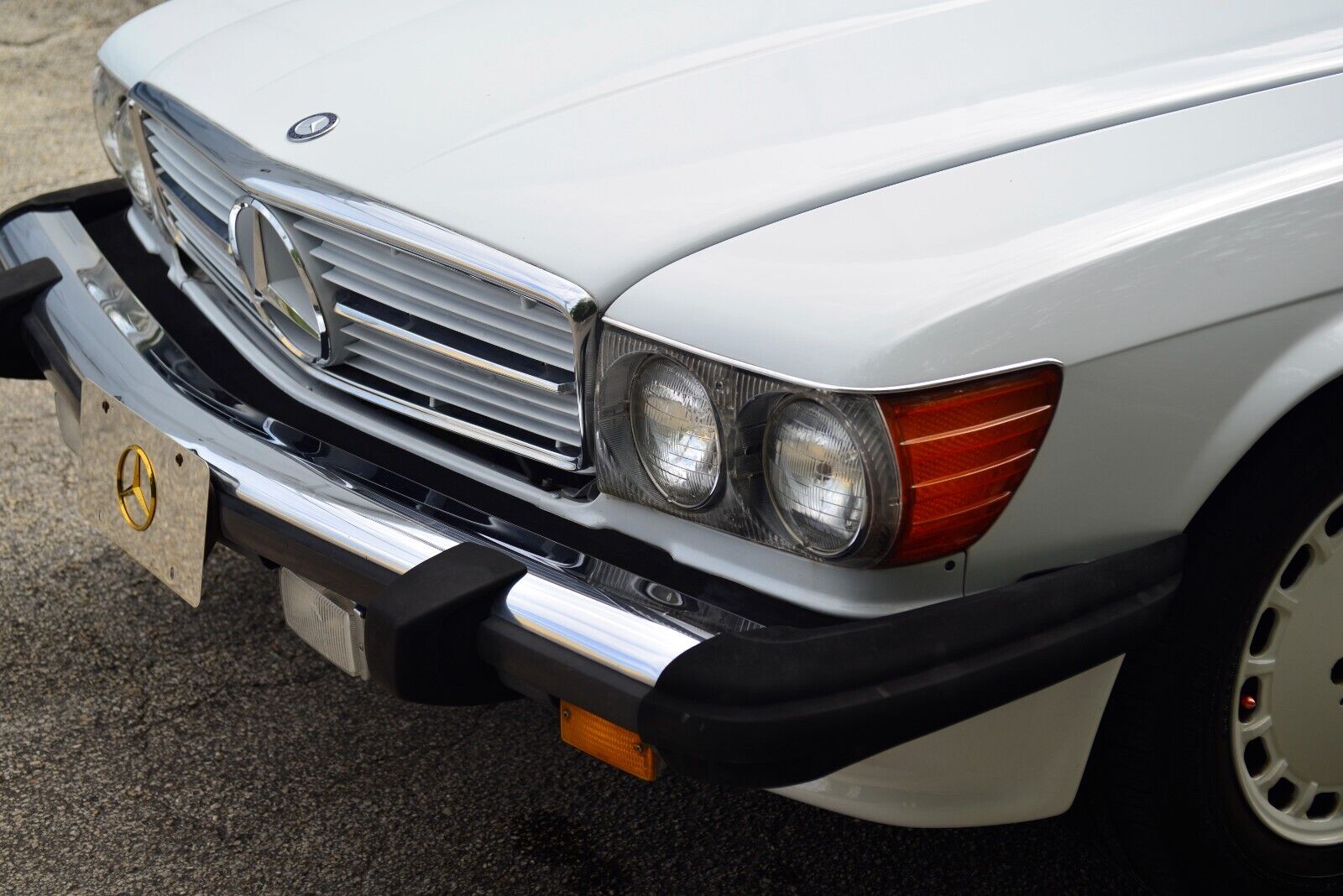 Mercedes-Benz-SL-Class-1986-Convertible-33