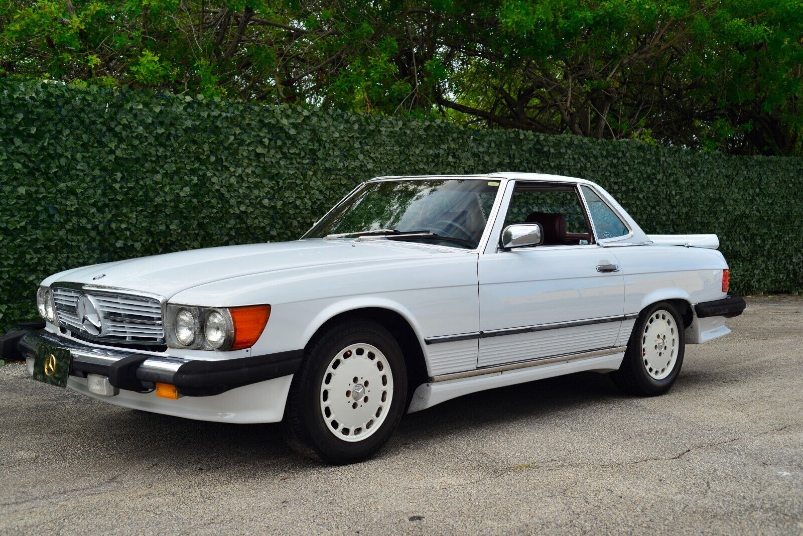 Mercedes-Benz-SL-Class-1986-Convertible-34