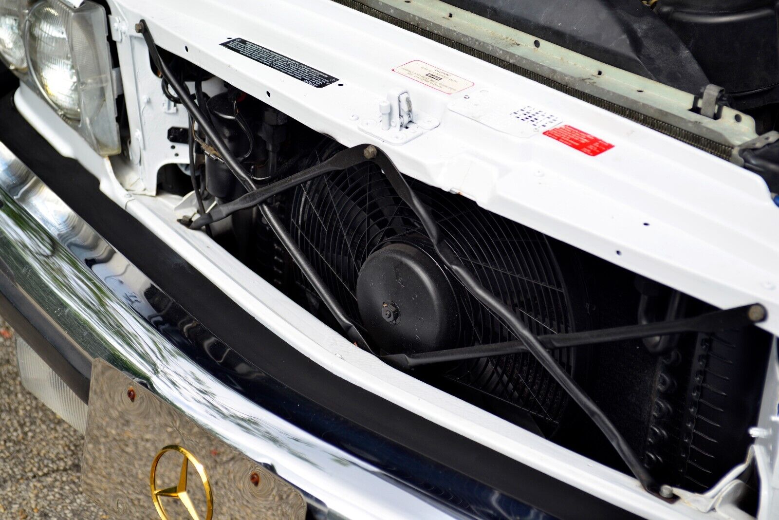 Mercedes-Benz-SL-Class-1986-Convertible-38