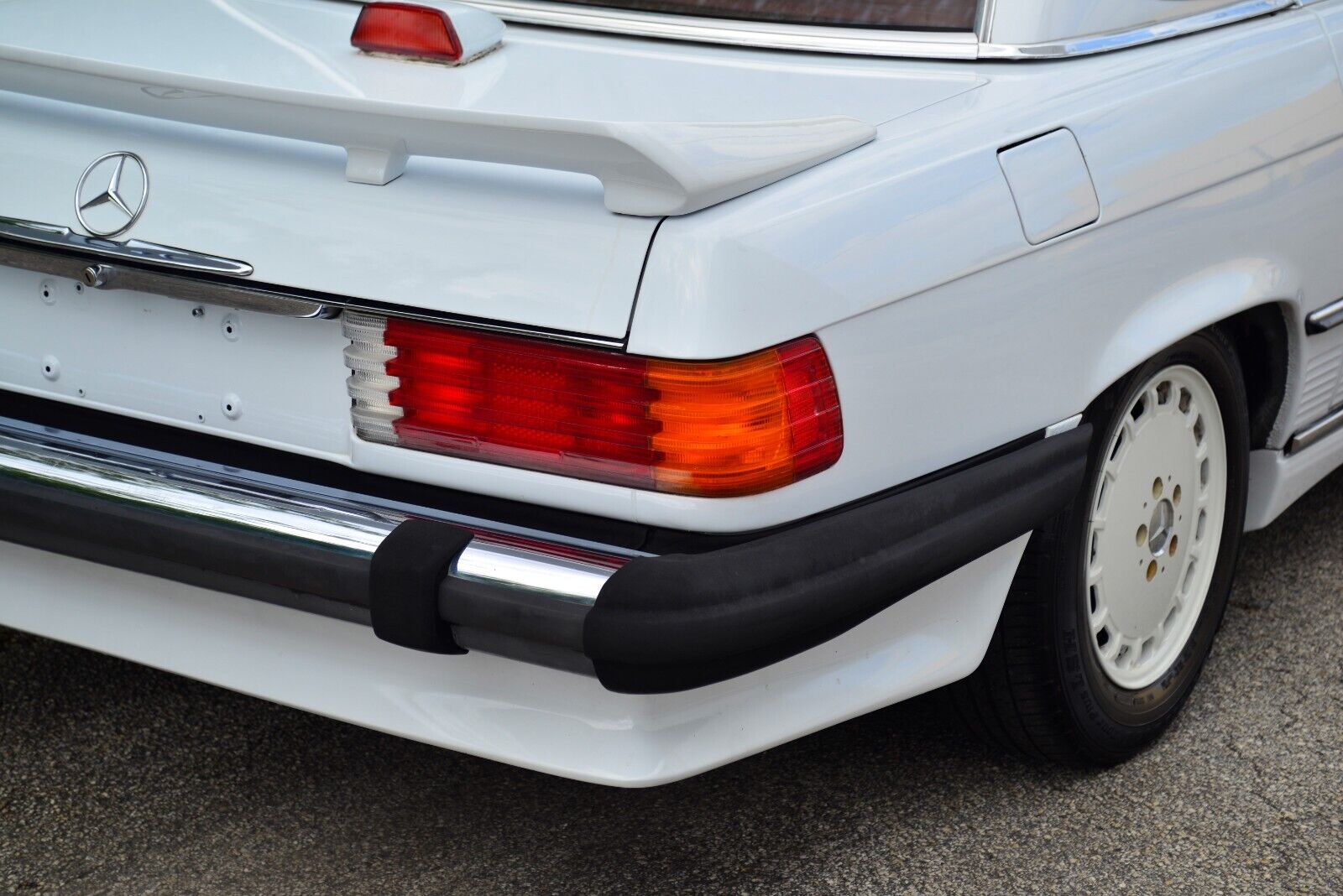 Mercedes-Benz-SL-Class-1986-Convertible-4