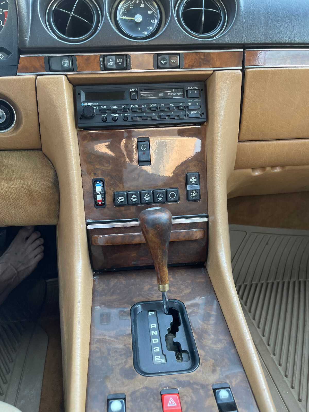 Mercedes-Benz-SL-Class-1987-Convertible-10