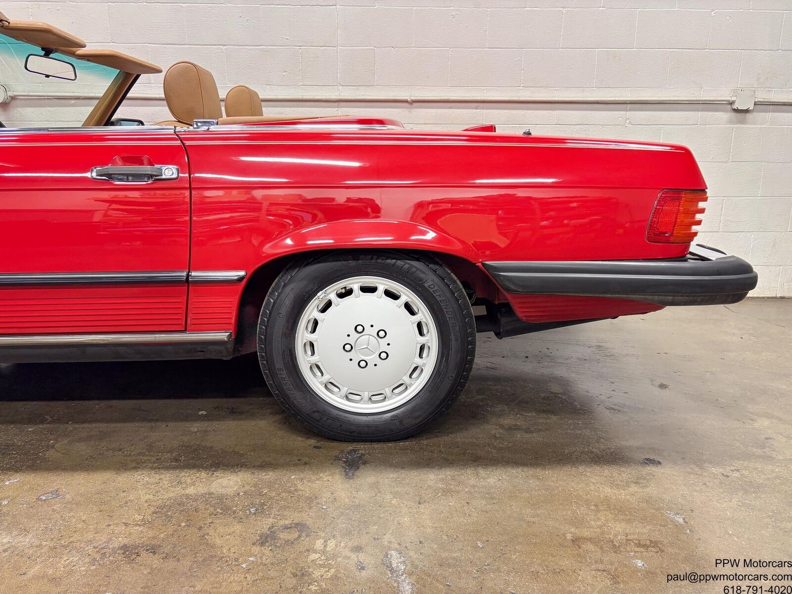 Mercedes-Benz-SL-Class-1987-Convertible-19