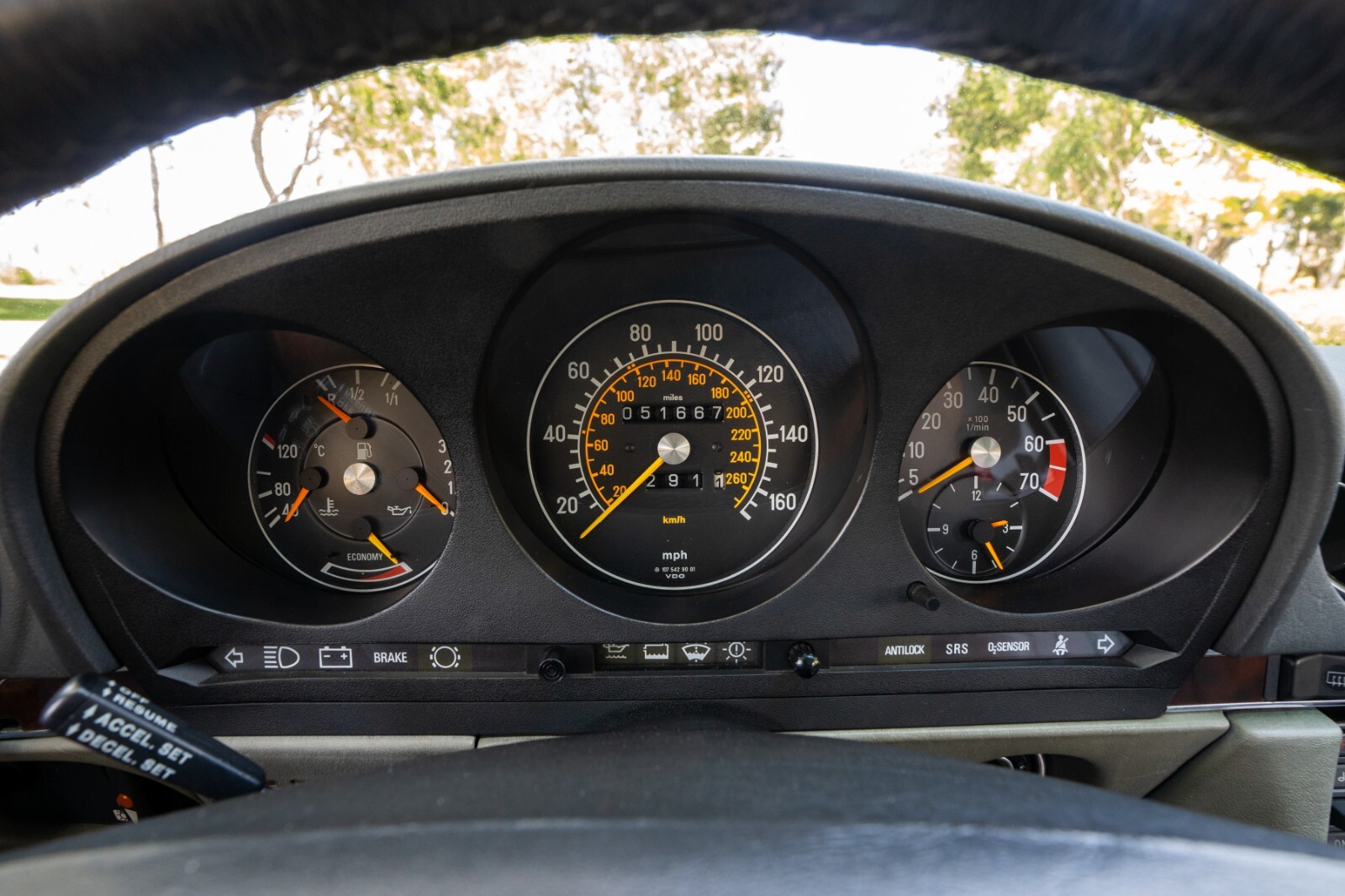 Mercedes-Benz-SL-Class-1987-Convertible-23