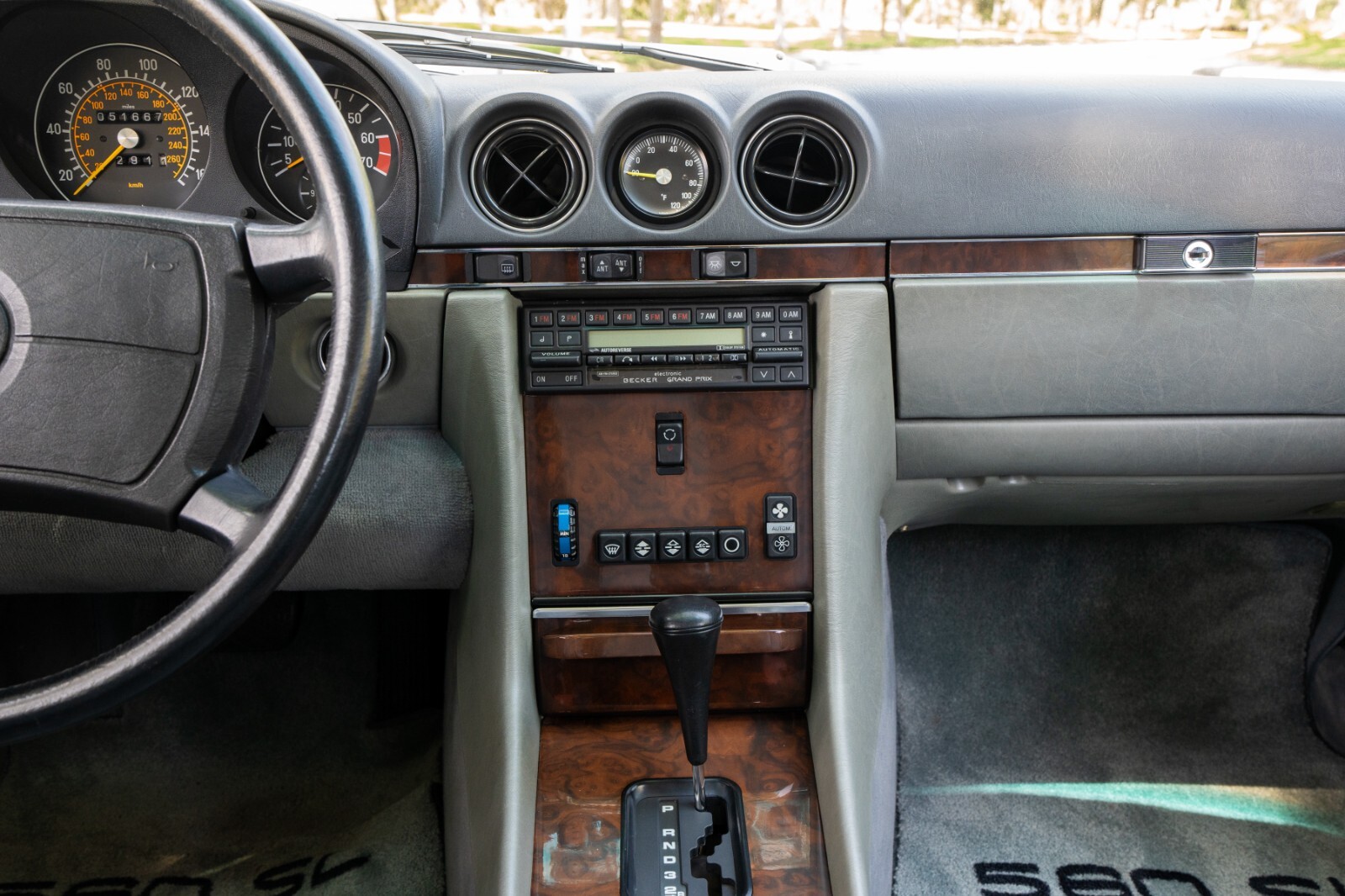 Mercedes-Benz-SL-Class-1987-Convertible-24
