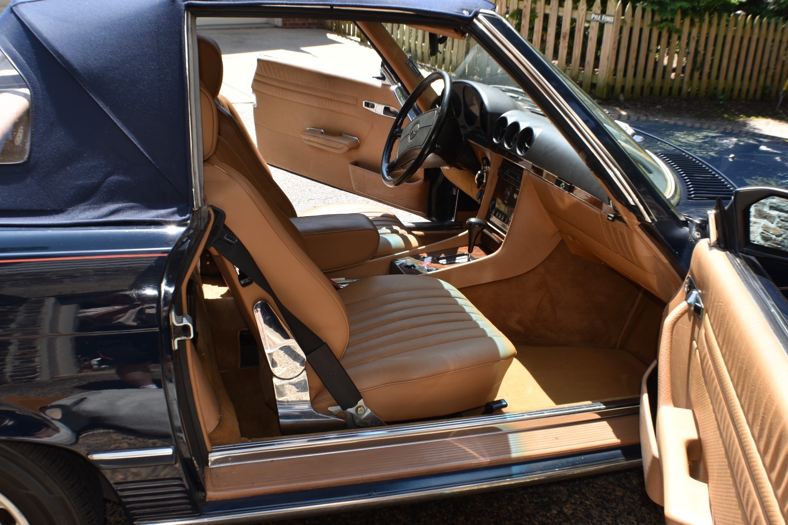 Mercedes-Benz-SL-Class-1987-Convertible-25