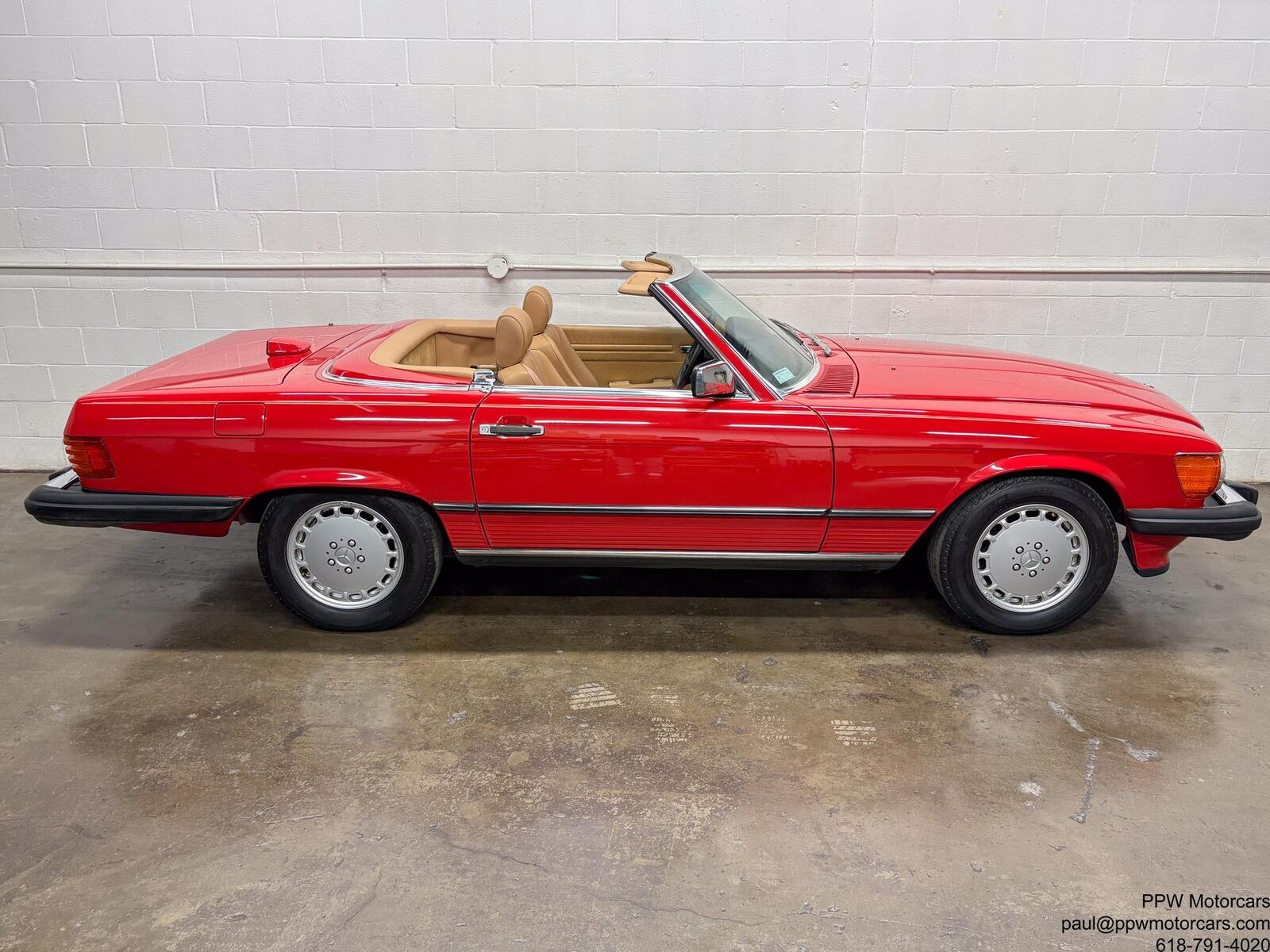 Mercedes-Benz-SL-Class-1987-Convertible-25