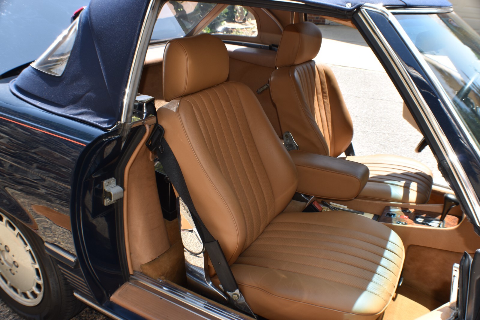 Mercedes-Benz-SL-Class-1987-Convertible-26