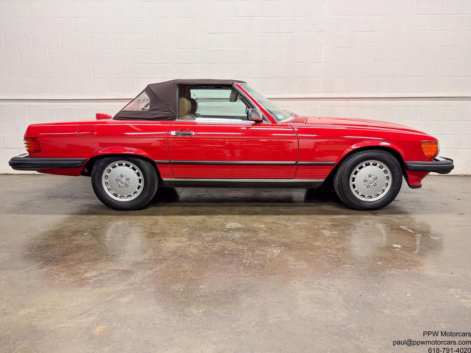 Mercedes-Benz-SL-Class-1987-Convertible-28