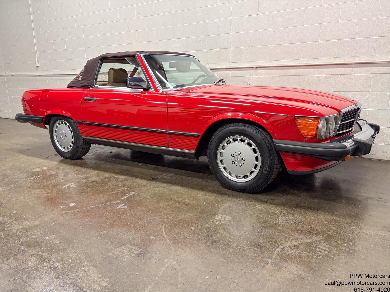 Mercedes-Benz-SL-Class-1987-Convertible-29