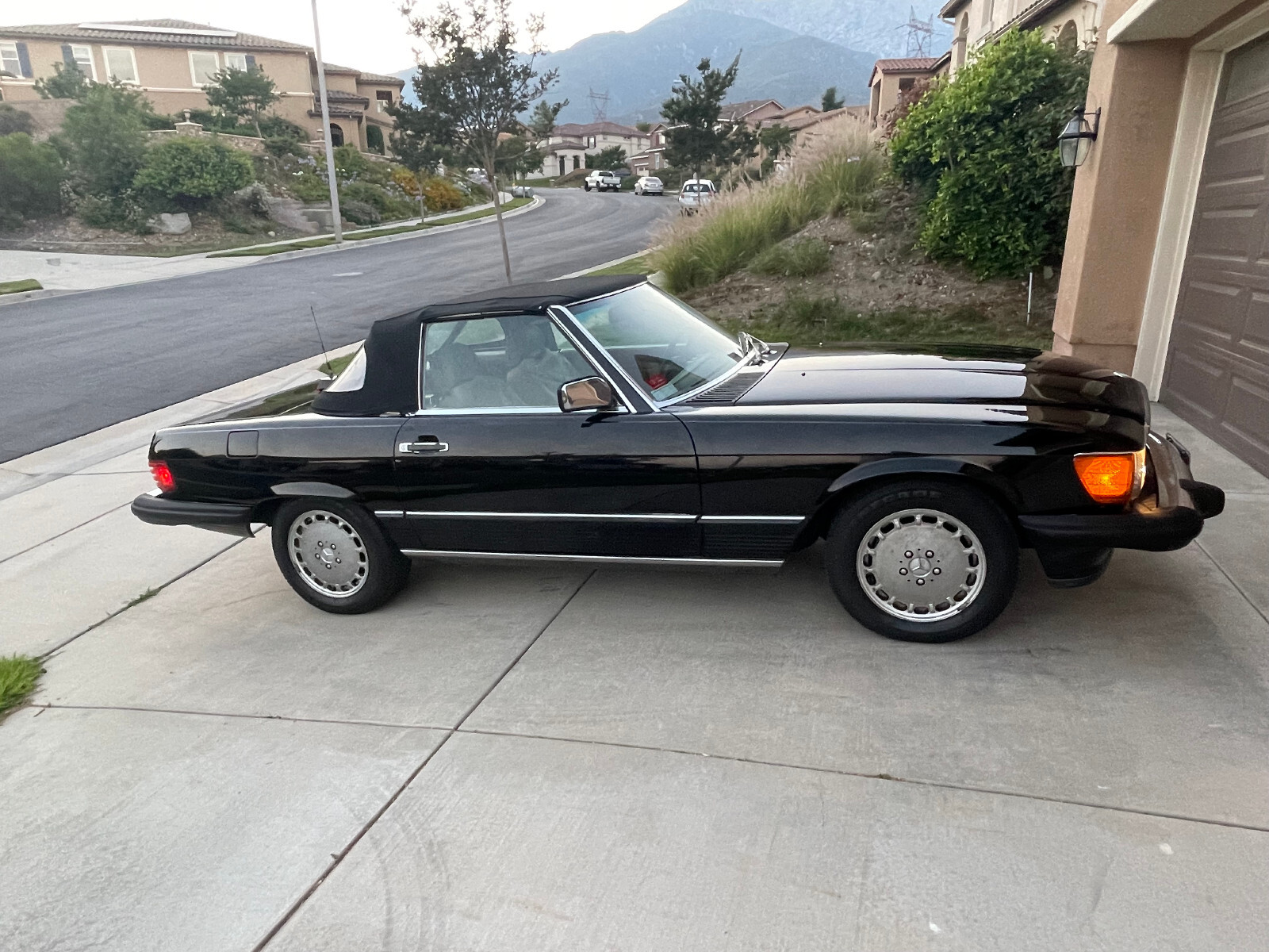 Mercedes-Benz-SL-Class-1987-Convertible-3