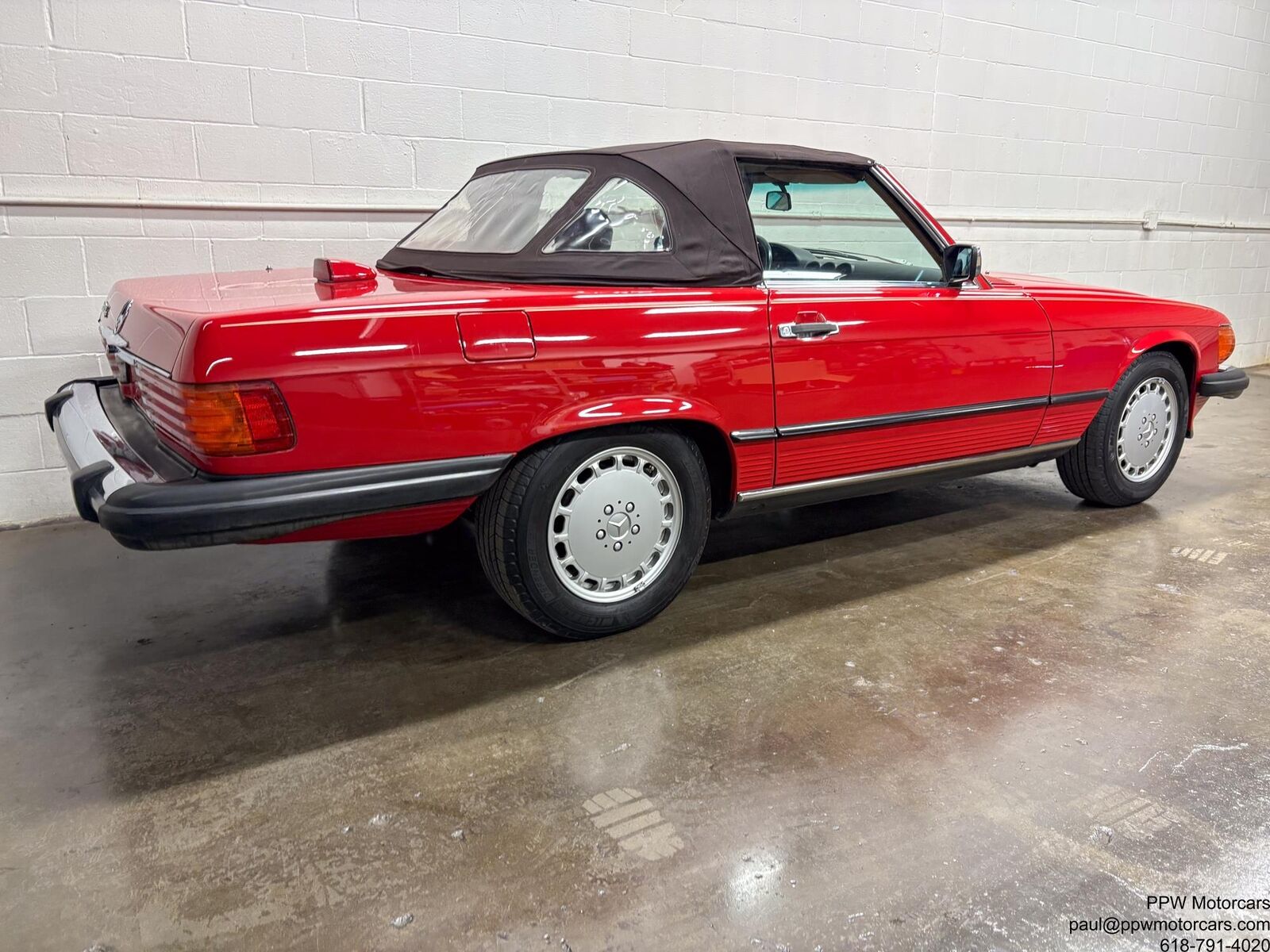 Mercedes-Benz-SL-Class-1987-Convertible-30