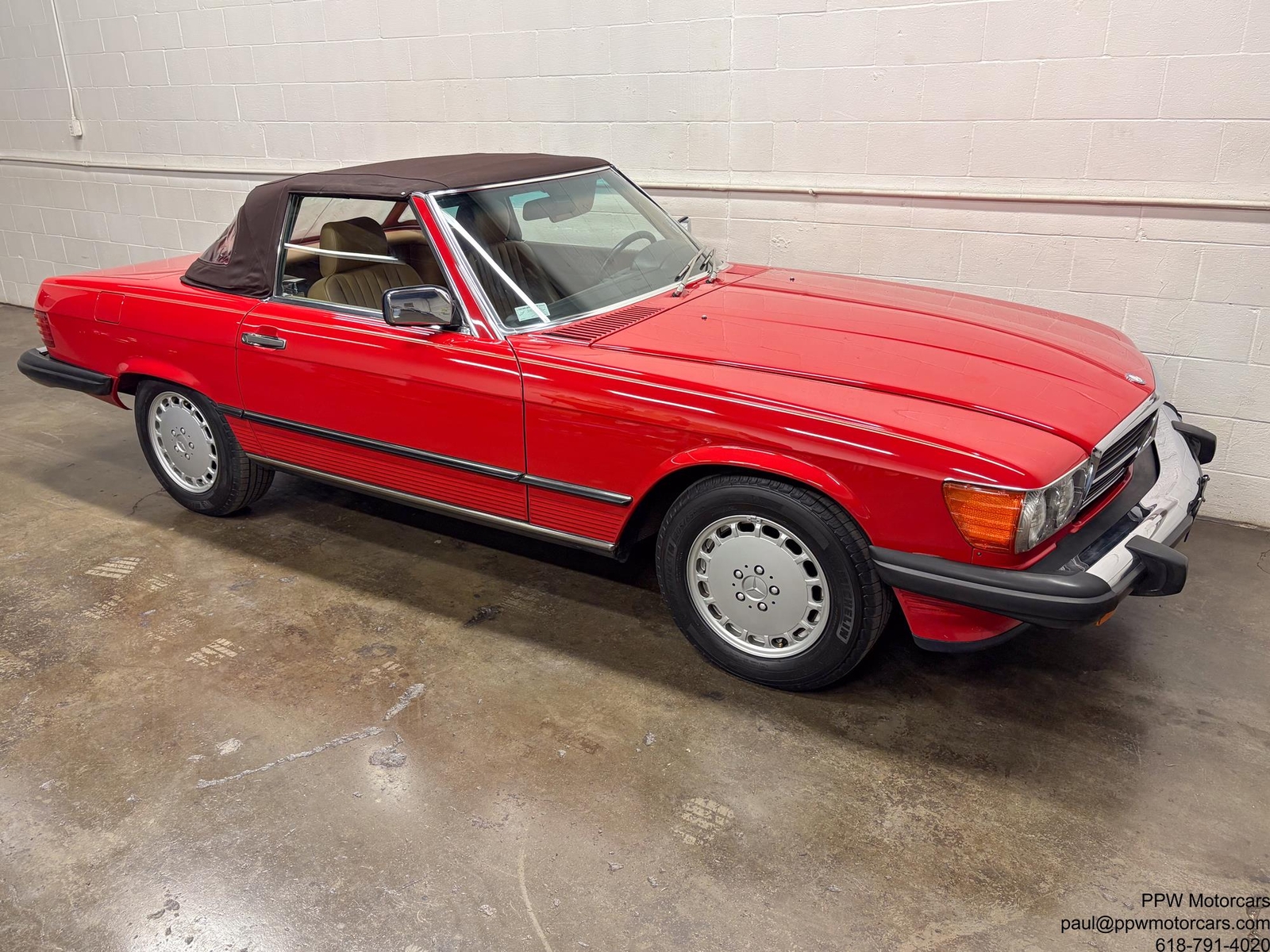 Mercedes-Benz-SL-Class-1987-Convertible-32