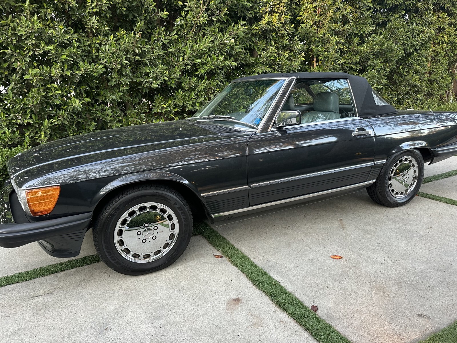 Mercedes-Benz-SL-Class-1987-Convertible-37